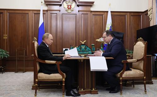 Путин призвал уделять внимание, не забывать заботиться о семьях погибших на СВО