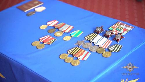 В Челябинске семье ветерана Великой Отечественной войны вернули медали, утраченные 30 лет назад