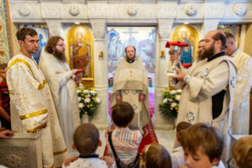 В Крыму митрополиту сослужил шахматист