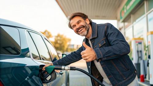 В Крыму резко возросло количество заправляющихся до полного бака