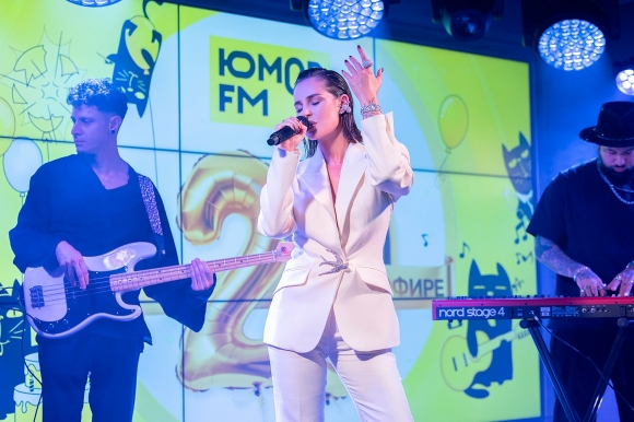 20 суперзвезд &ndash; 10 часов шуток и песен &ndash; 20 лет &laquo;Юмор FM&raquo;