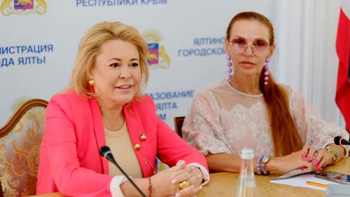 Эвелина Блёданс будет сеять в Ялте светлое и вечное