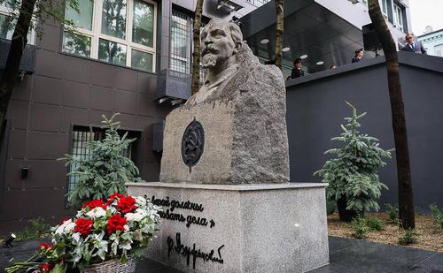 Памятник Дзержинскому открыли во Владивостоке, на очереди &mdash; Москва?
