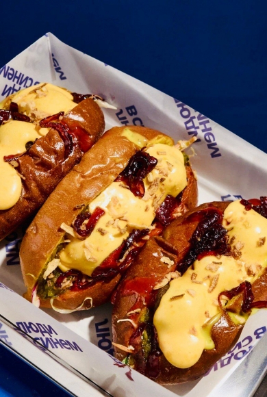 Синий негрони и митболдоги  - &laquo;Люди в Синем&raquo;: новая гастрономическая точка на карте Москвы