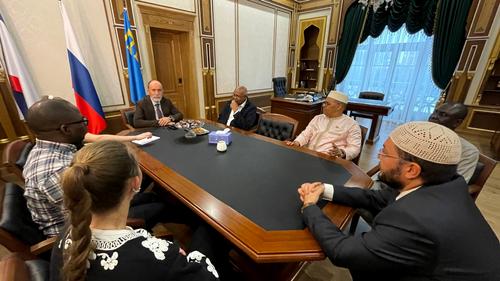 В Крыму гостям из Африки рассказали, как жить, не ругаясь друг с другом