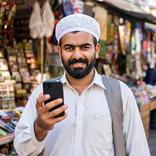 В Москве и Подмосковье началась тотальная цифровая слежка за мигрантами через приложение &laquo;Амина&raquo;