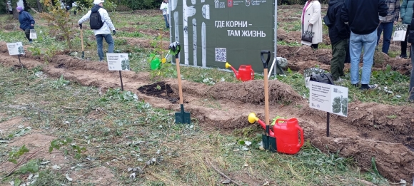 Впервые в Москве состоялась Всероссийская акция по высадке саженцев деревьев, посвящённая Всемирному дню легких.