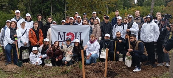 Впервые в Москве состоялась Всероссийская акция по высадке саженцев деревьев, посвящённая Всемирному дню легких.