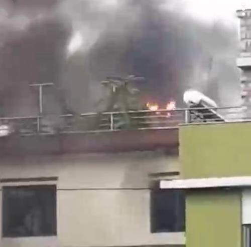 Жена бывшего премьер-министра Непала сгорела заживо после того, как протестующие подожгли их резиденцию: Президент страны подал в отставку