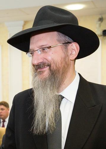 Главный раввин России призвал депортировать мигрантов, отказывающихся принимать европейские ценности