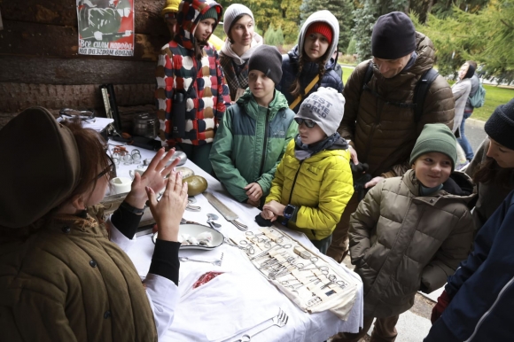 Музей на Поклонной горе проведет бесплатную программу ко Дню учителя в парке