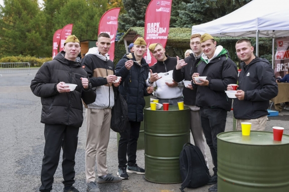 Музей на Поклонной горе проведет бесплатную программу ко Дню учителя в парке