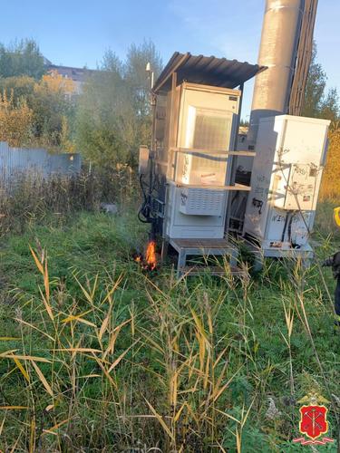 Школьница подожгла вышку сотовой связи, потому что украинские мошенники пообещали ей новый Айфон