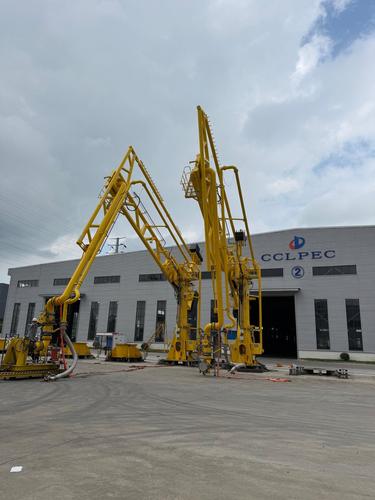 Специалисты Port Favor провели заводские испытания морских стендеров в Китае