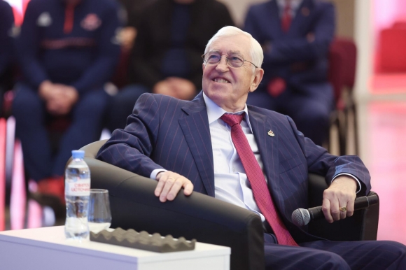 Воспитанники ХШ ЦСКА встретились с Борисом Михайловым